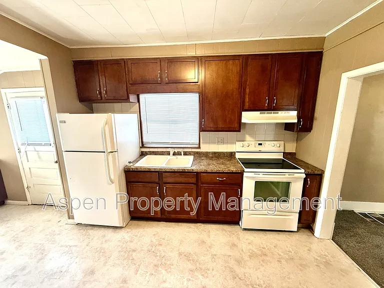 2110 S Central Ave — Photo 4