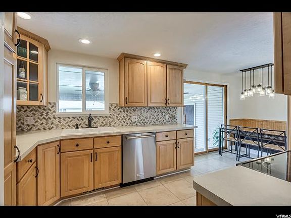 2nd image of 2085 E Villaire Ave