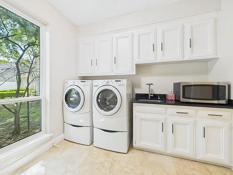 702 Daria Ct — Photo 12