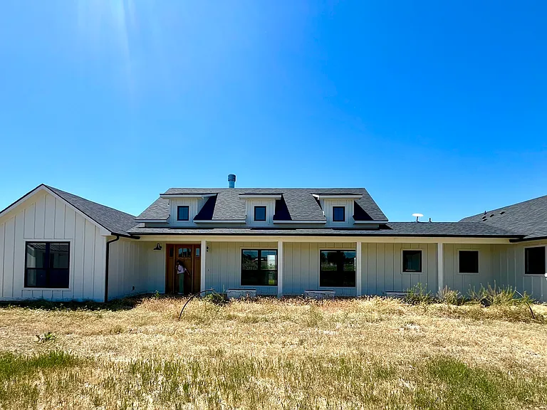 24915 Platinum Ln — Photo 1