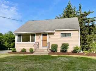 4680 Makyes Rd, Syracuse, NY 13215