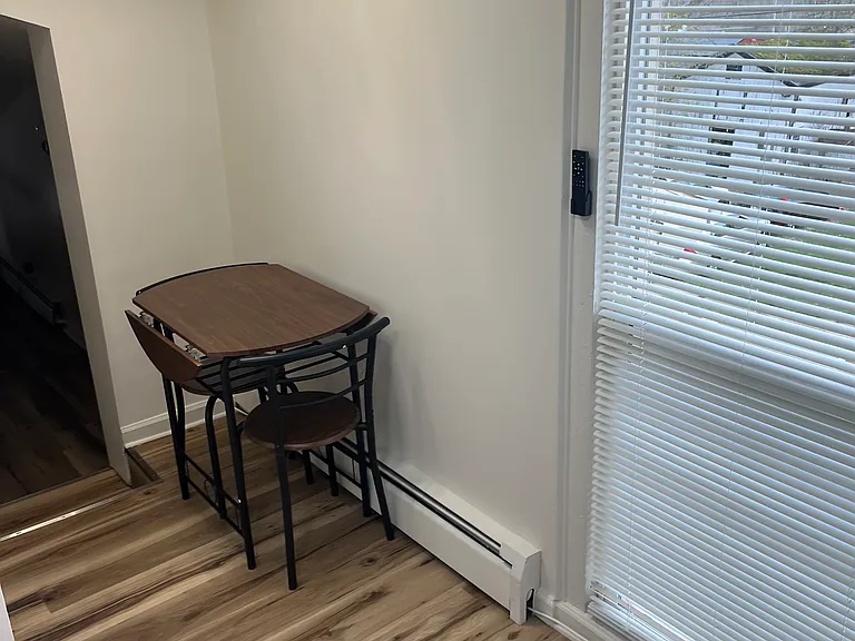 8853 S Seneca St #UPSTAIRS EFFICIENCY — Photo 6