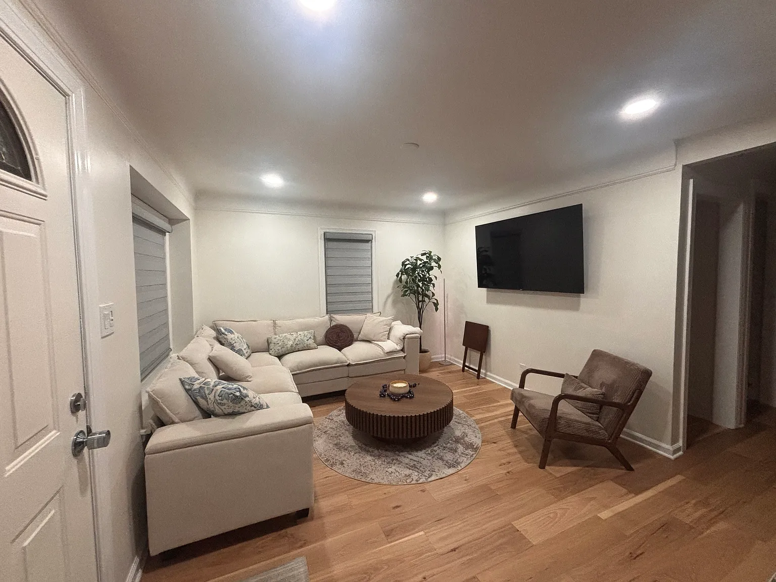 3 bed, 2033 sqft, $2,400 — Photo 4