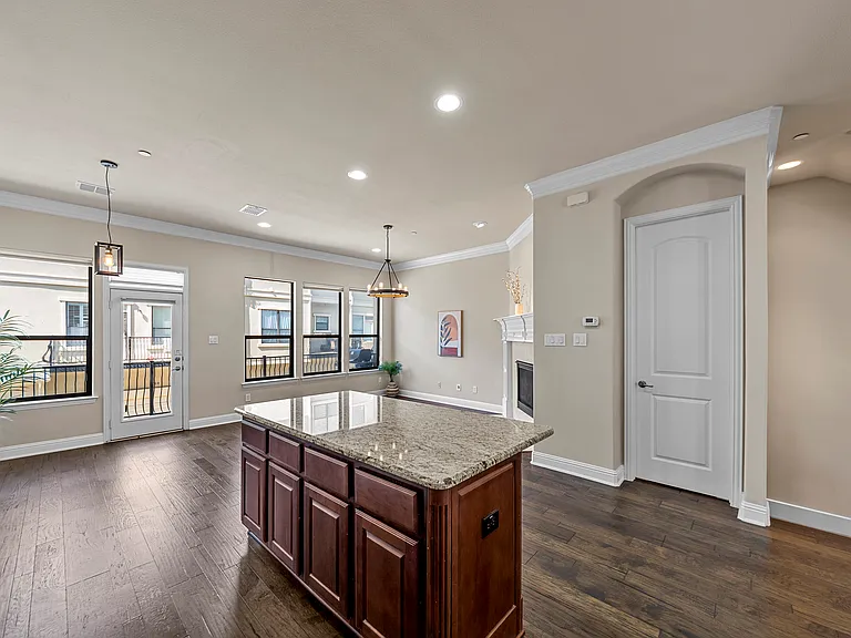5709 Lois Ln — Photo 12