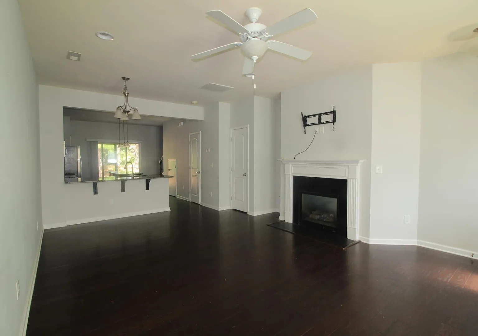 2 bed, 2.5 bath, 1252 sqft, $1,795 — Photo 3