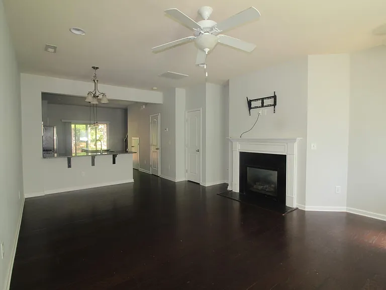 73 Pocono Dr — Photo 3