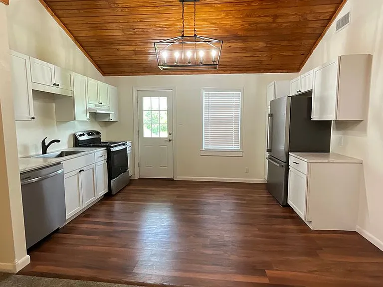 1307 Aaron Ave — Photo 9