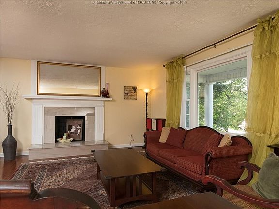 3rd image of 417 Sheridan Cir