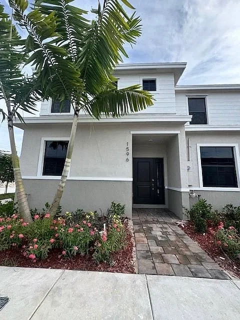 3 bed, 1755 sqft, $2,600 — Photo 3