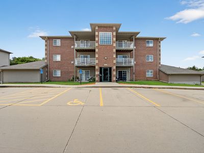 4130 100th St APT 9, Urbandale, IA, 50322