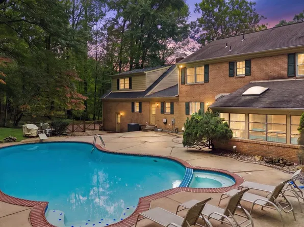 300 Stonehurst Rd, Phoenix, MD 21131