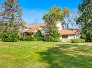 408 Canterberry Ln, Oak Brook, IL 60523