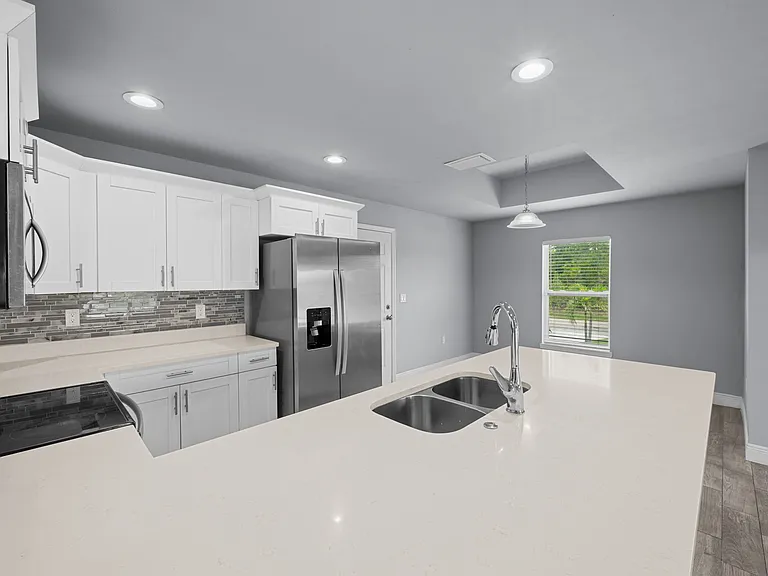 655 Chemstrand St E — Photo 13