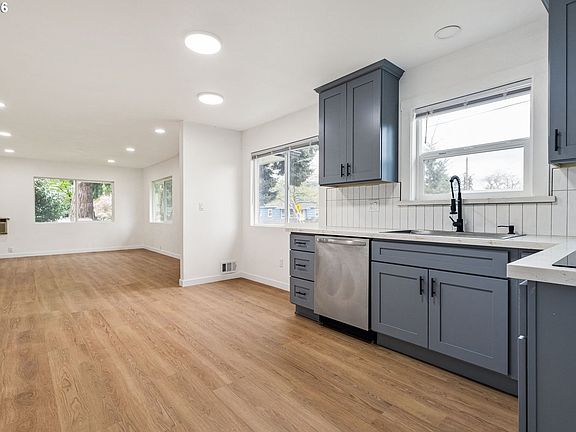 3rd image of 8625 SE Knapp St