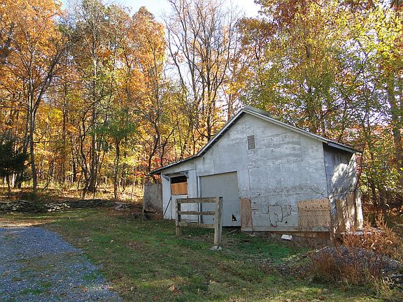 3rd image of 2743 Hawks Hill Ln
