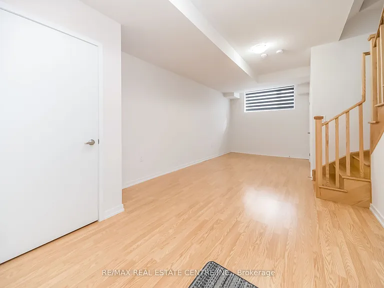 30 Lambert Ln — Photo 42