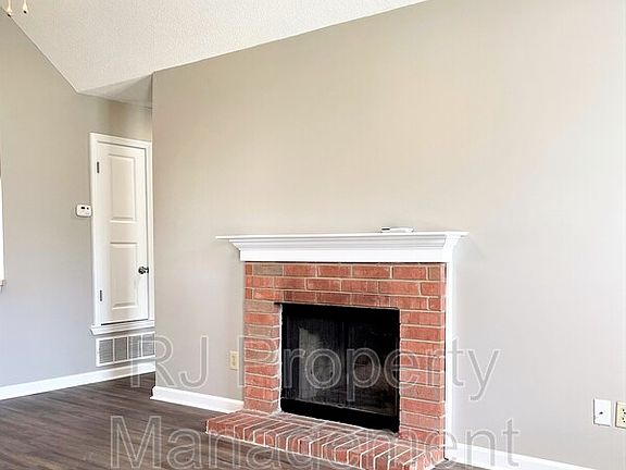 3rd image of 6458 Amberwood Dr