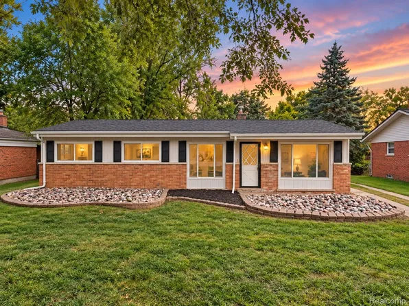8961 Clinton River Rd, Sterling Heights, MI 48314
