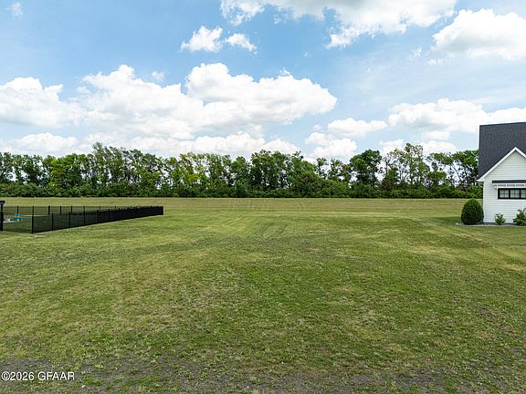 3rd image of 6010 E Prairiewood Dr