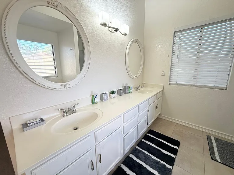 10938 W Poinsettia Dr — Photo 12