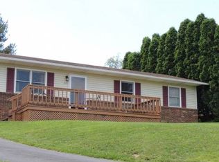 1277 Parkway Dr, Logan, OH 43138