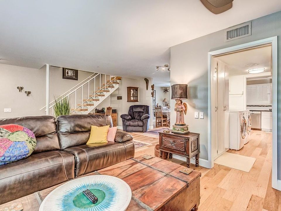1st image of 500 W Clarendon Ave Unit E12