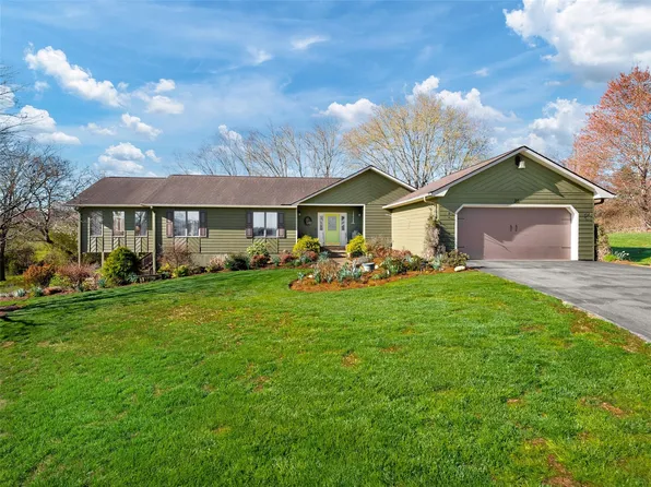 35 Amber Dr, Horse Shoe, NC 28742