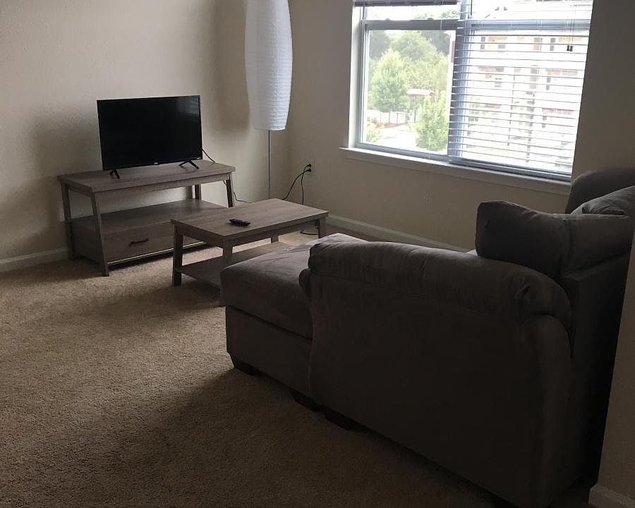 2nd image of 109 Robin Aubrey Ln APT 305