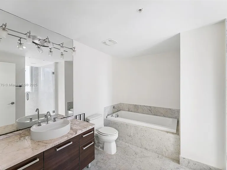 244 Biscayne Blvd #1808 — Photo 5