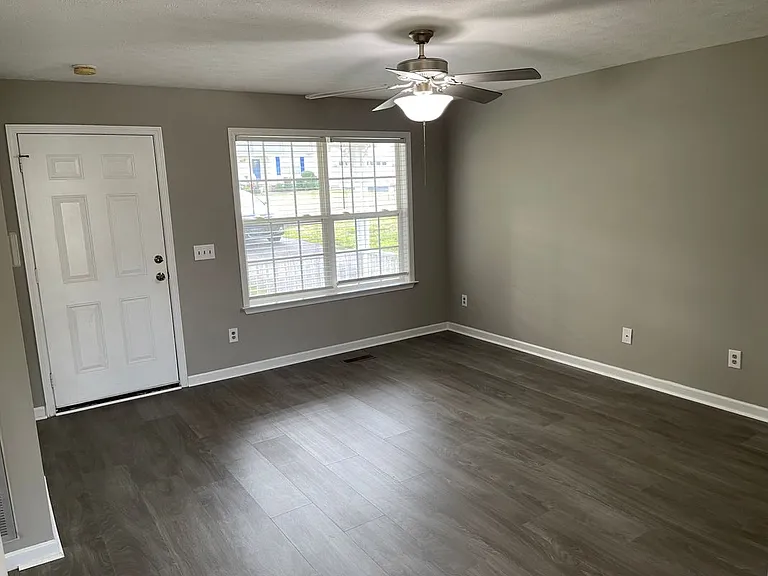 1604 Baucom Dr — Photo 15