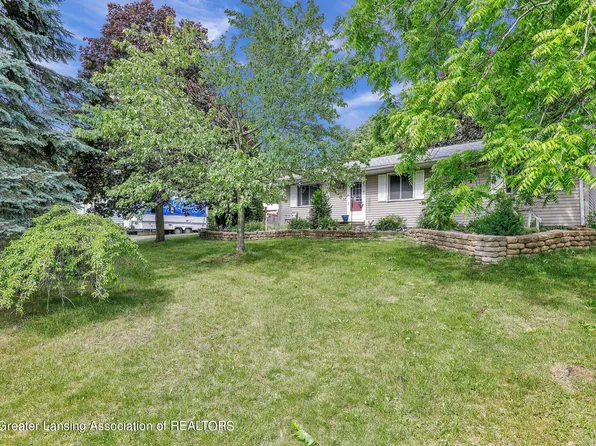 406 N East St, Perry, MI 48872