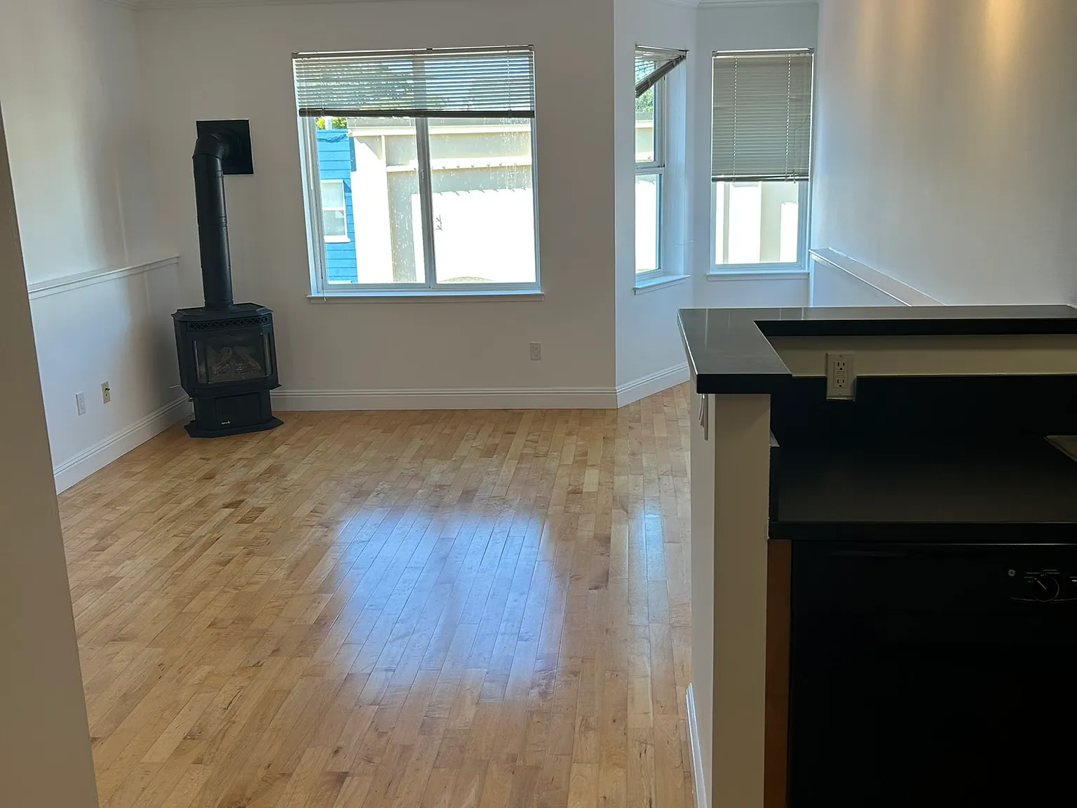 Studio, 525 sqft, $4,150 — Photo 3