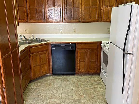 5th image of 125 NE Johnson Ave APT 23
