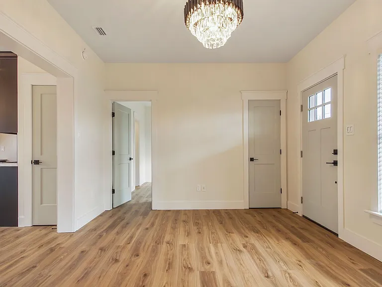 319 N Gay Ave — Photo 5