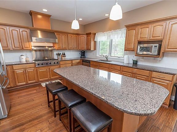 3rd image of 6522 Aberdeen Ln