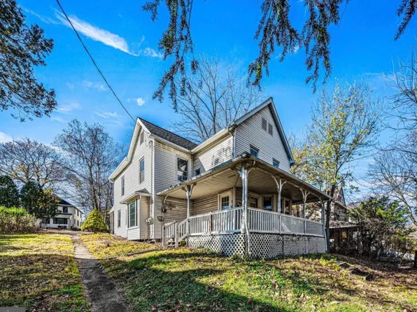 106 N Valley Rd APT A, Paoli, PA 19301
