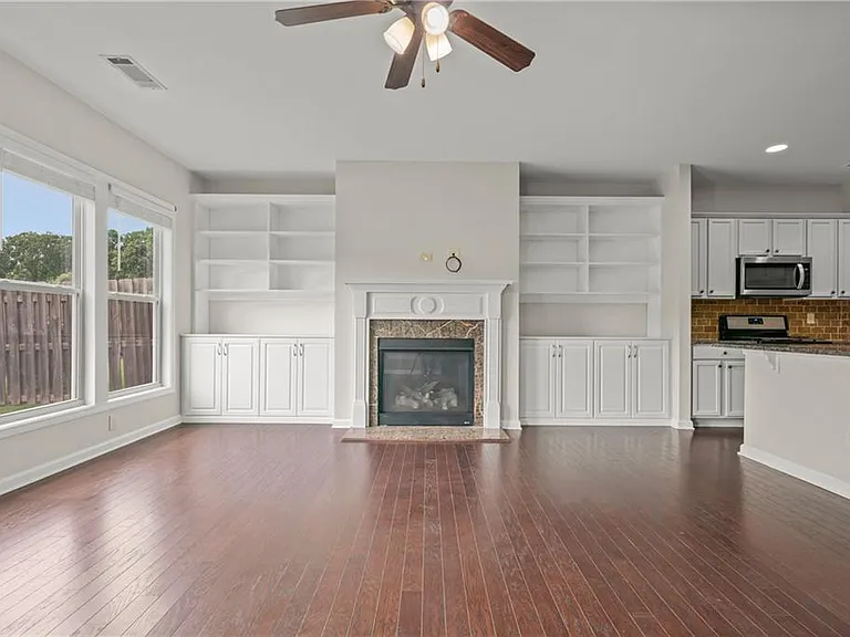 4940 Breezewood Cir — Photo 15