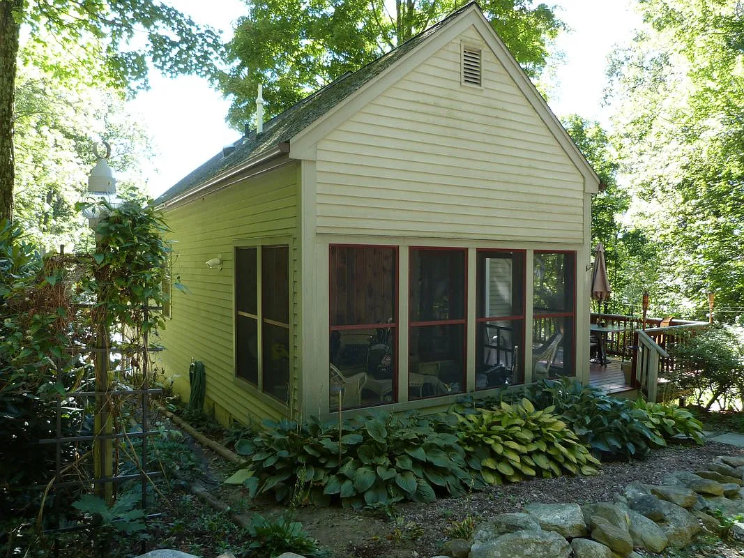 2 bed, 1.0 bath, 968 sqft, $1,695 — Photo 1