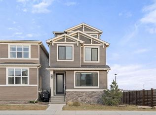 76 E Lucas Cmn NW, Calgary, AB T3P 2B4