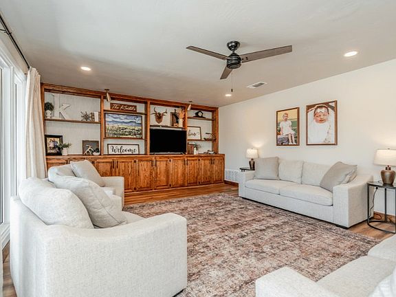 5th image of 1217 Elm Ave