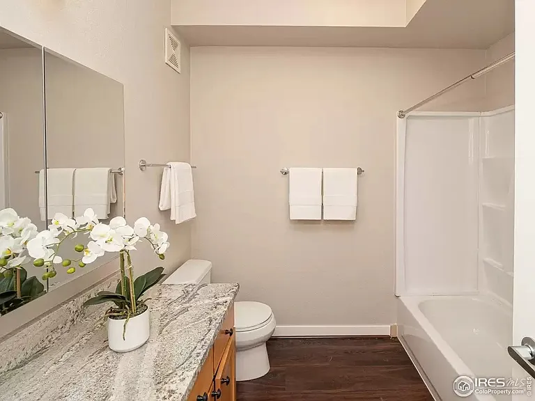 Shared Full Bathroom in Hall