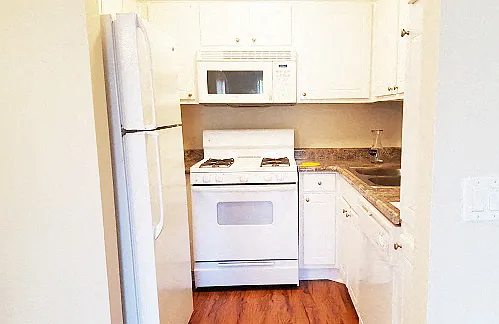 The Oaks Apartments — Photo 7