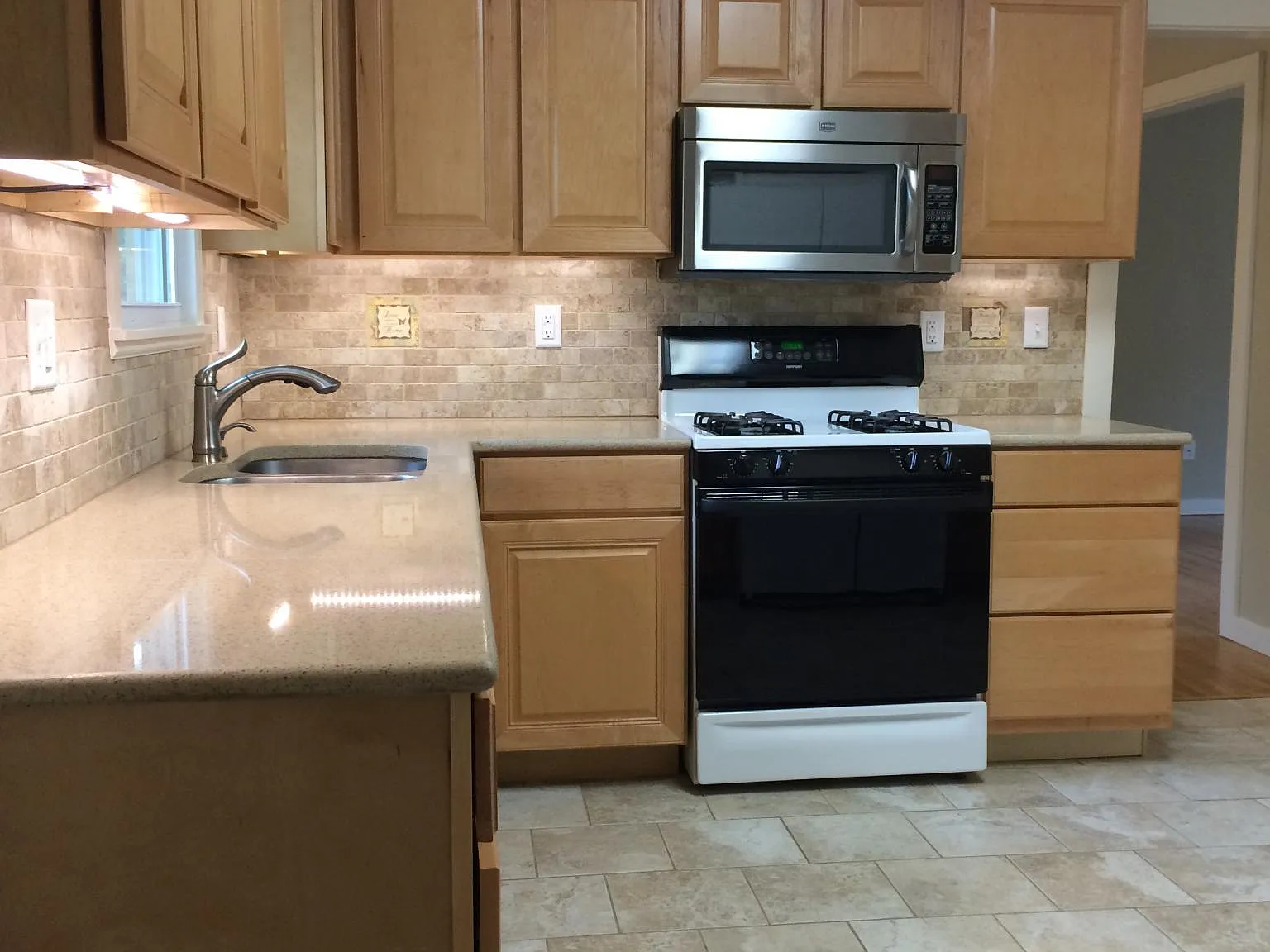 3 bed, 1377 sqft, $1,650 — Photo 2