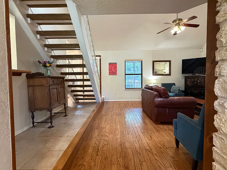 11300 Oak View Dr — Photo 2
