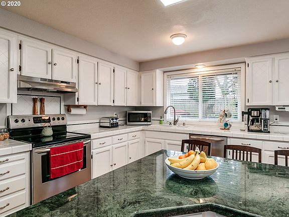 2nd image of 6511 NE 68th St