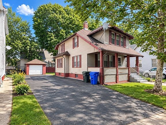 3rd image of 65 Rochelle St
