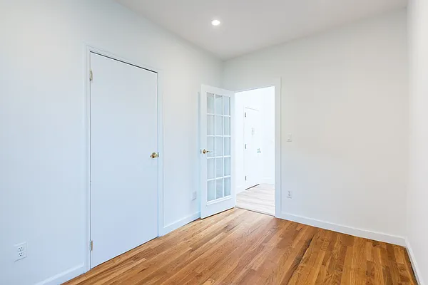 Rented by Nooklyn NYC LLC | media 30