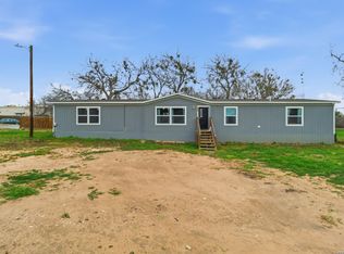 934 7th, Floresville, TX 78114