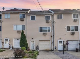 121 Clark Ln, Staten Island, NY 10304