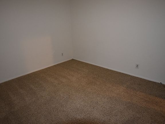 3rd image of 11300B Oakwood Dr
